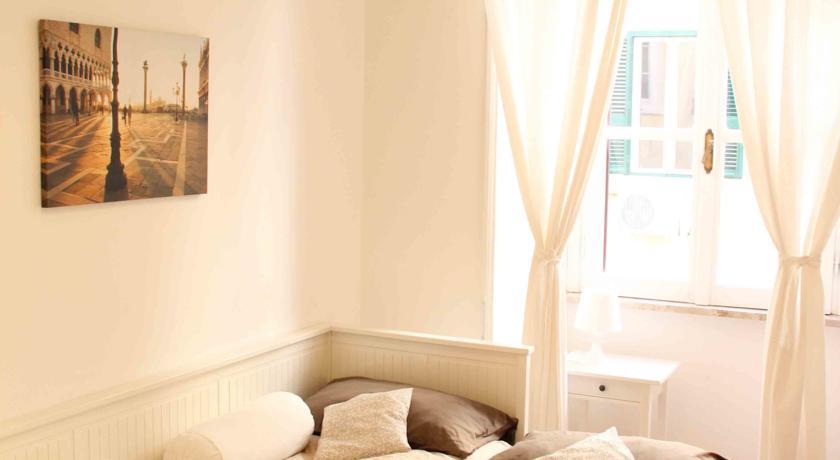 Ferienwohnung Luxury White House Rom Zimmer foto